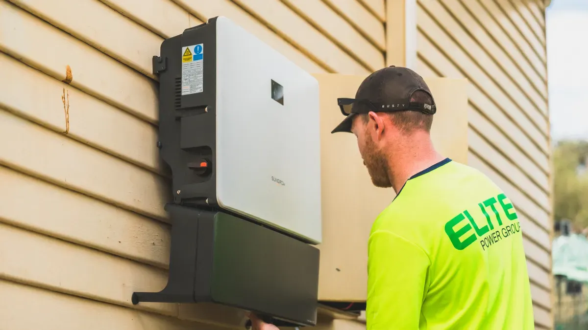 Come ottimizzare le prestazioni di un inverter ibrido da 10 kW durante l'installazione?