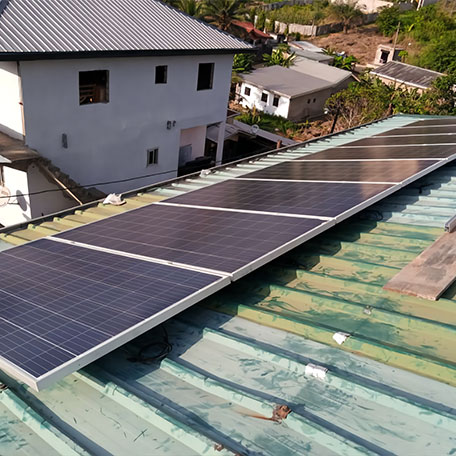 Anern 4 imposta il sistema di energia solare off-grid da 5,5 kW