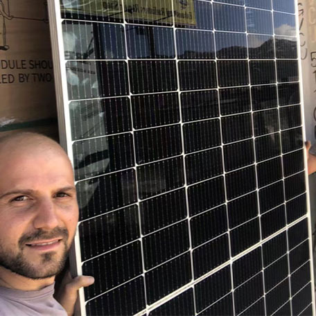 Grossisti in Libano hanno acquistato container da 40HQ di pannelli solari