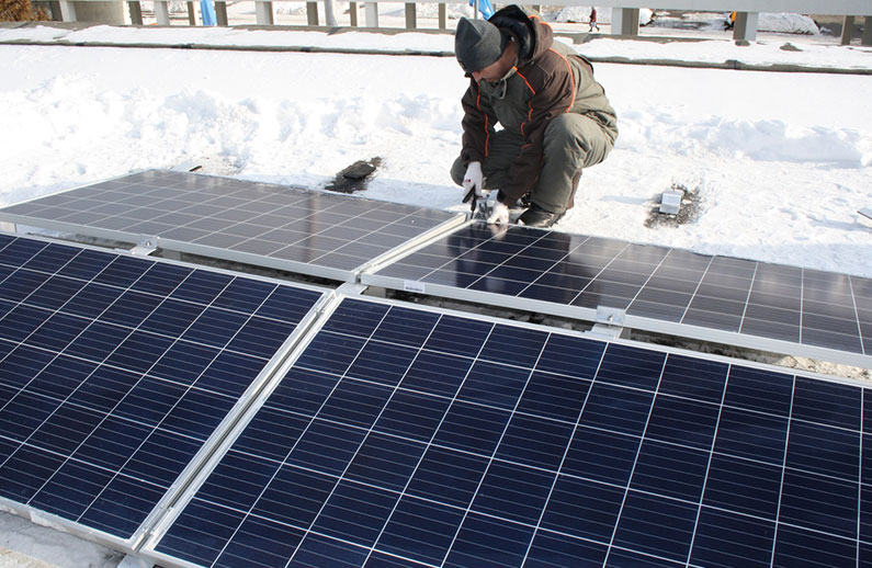Come mantenere i pannelli solari nelle centrali fotovoltaiche?